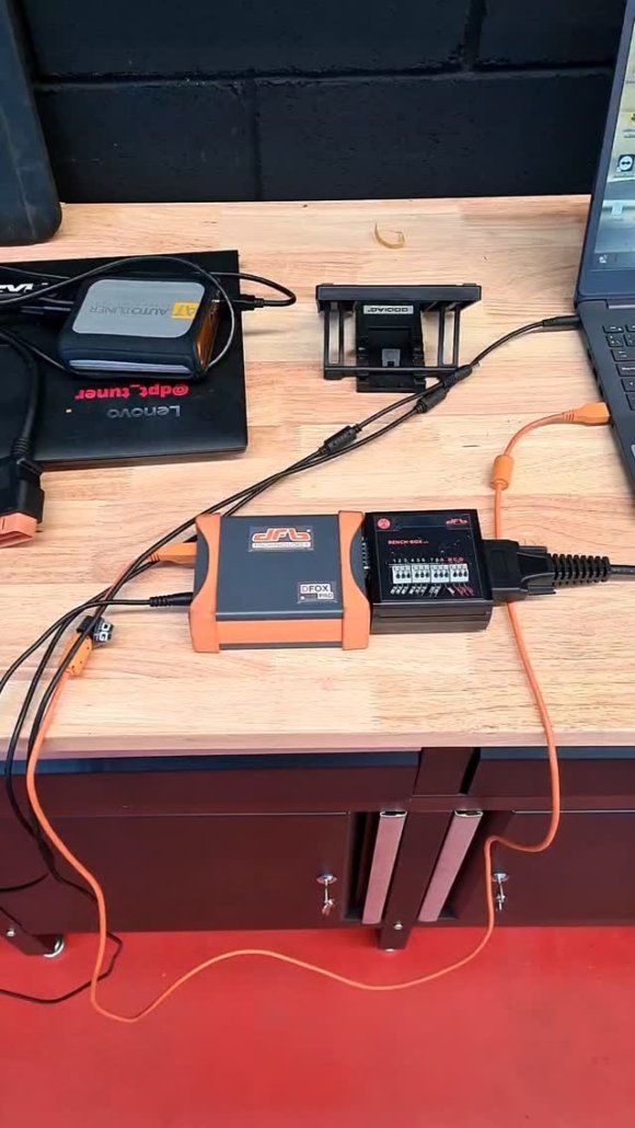 Reprogramación Eco de centralita TRW EMS 2.3 de camión Renault en banco