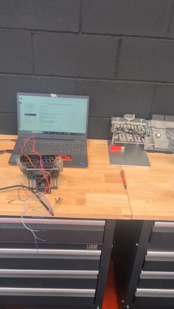 Electrónica a medida de IVECO de competición en el taller de DPTuner